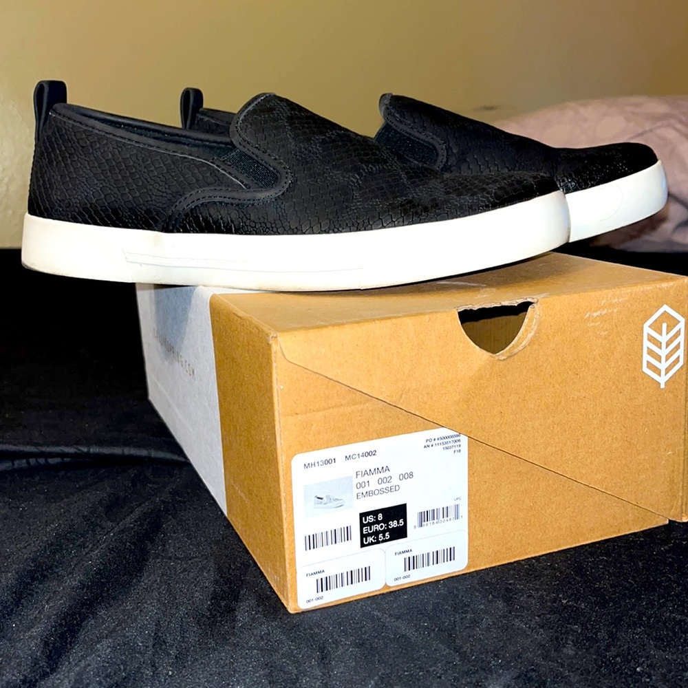 Slip on sneaker